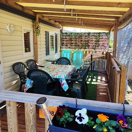 Mobilhome Au Camping Les Salins De La Gardiole Ex Camping Europe ヴィック・ラ・ガルディオル エクステリア 写真