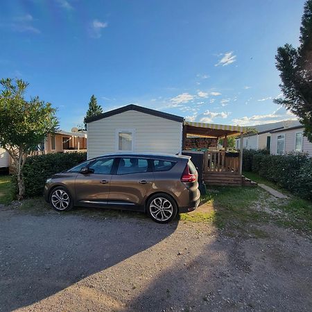 Mobilhome Au Camping Les Salins De La Gardiole Ex Camping Europe ヴィック・ラ・ガルディオル エクステリア 写真