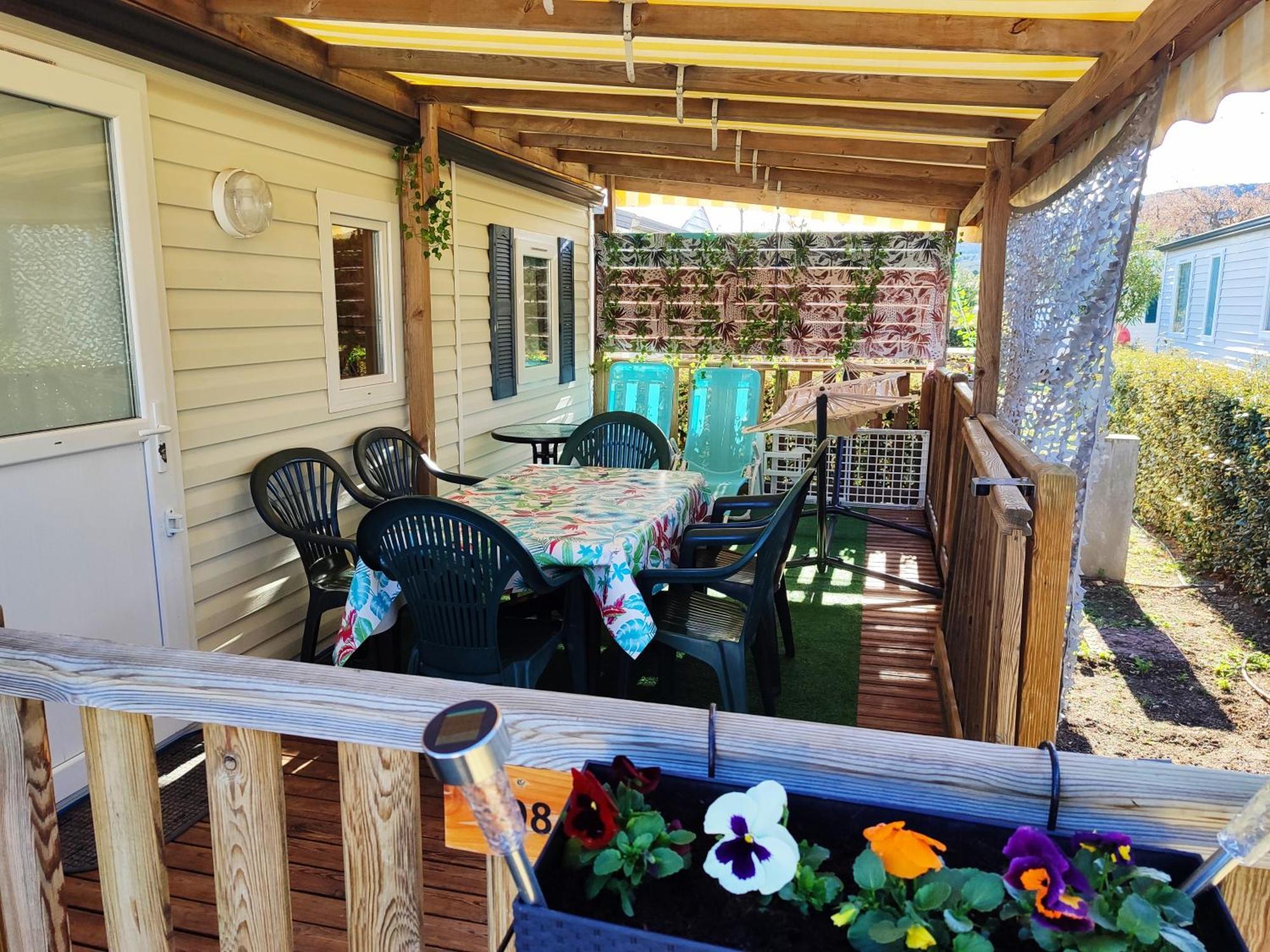 Mobilhome Au Camping Les Salins De La Gardiole Ex Camping Europe ヴィック・ラ・ガルディオル エクステリア 写真