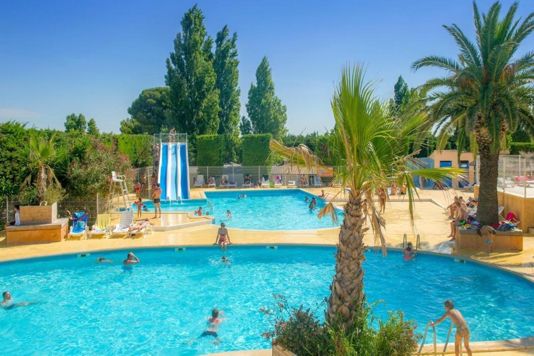 Mobilhome Au Camping Les Salins De La Gardiole Ex Camping Europe ヴィック・ラ・ガルディオル エクステリア 写真