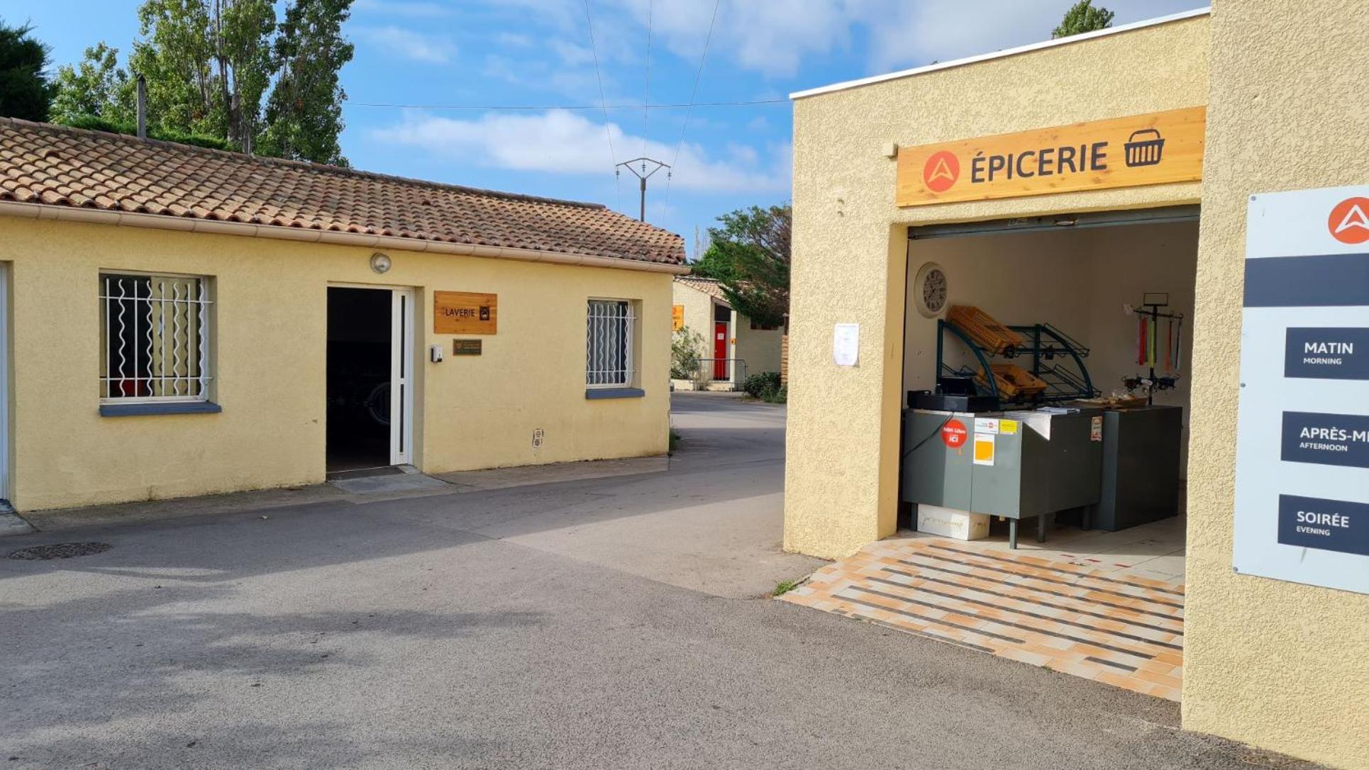 Mobilhome Au Camping Les Salins De La Gardiole Ex Camping Europe ヴィック・ラ・ガルディオル エクステリア 写真