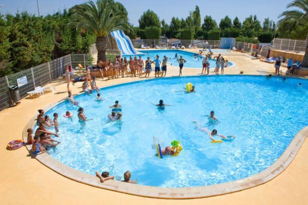 Mobilhome Au Camping Les Salins De La Gardiole Ex Camping Europe ヴィック・ラ・ガルディオル エクステリア 写真