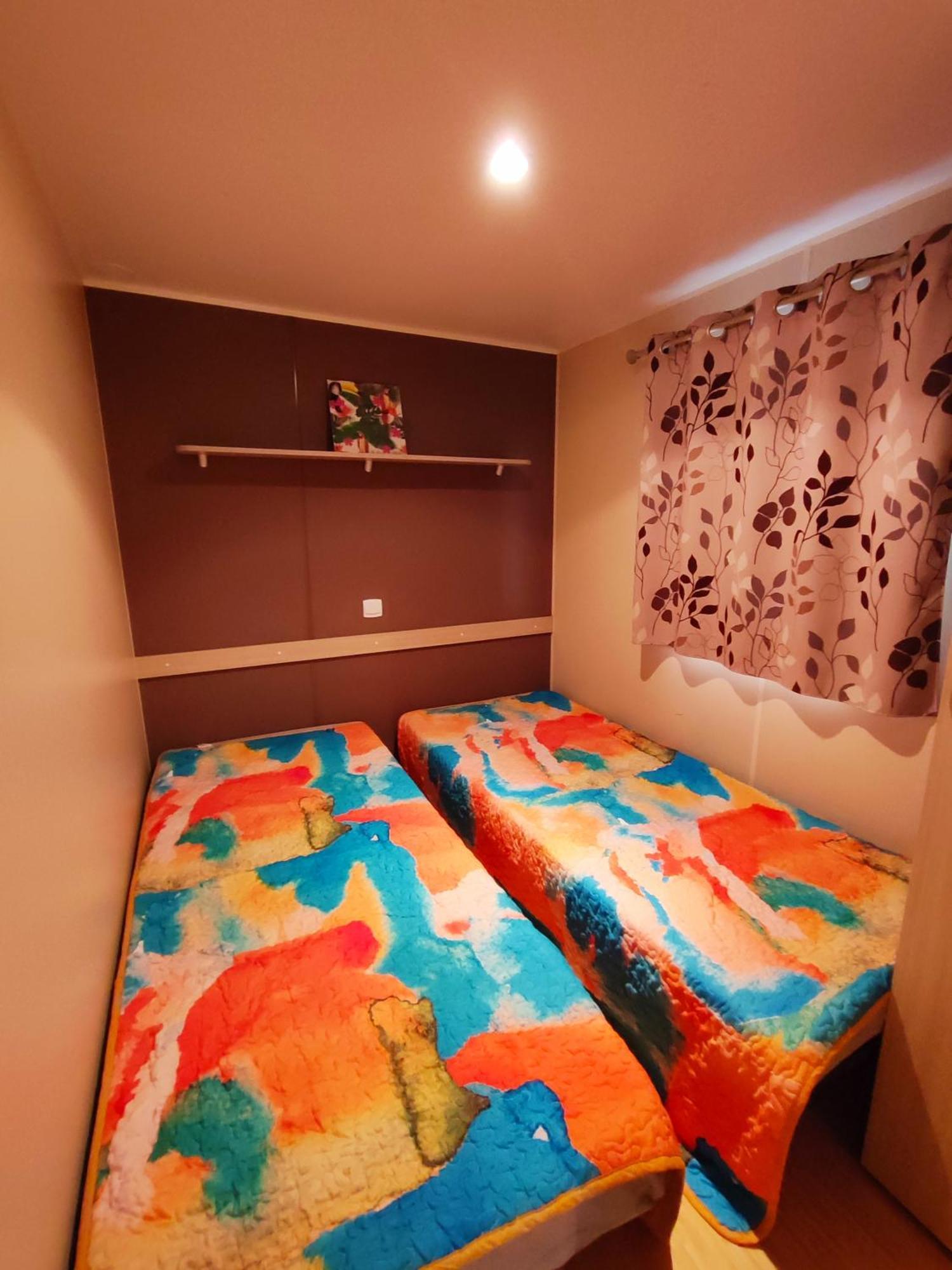 Mobilhome Au Camping Les Salins De La Gardiole Ex Camping Europe ヴィック・ラ・ガルディオル エクステリア 写真