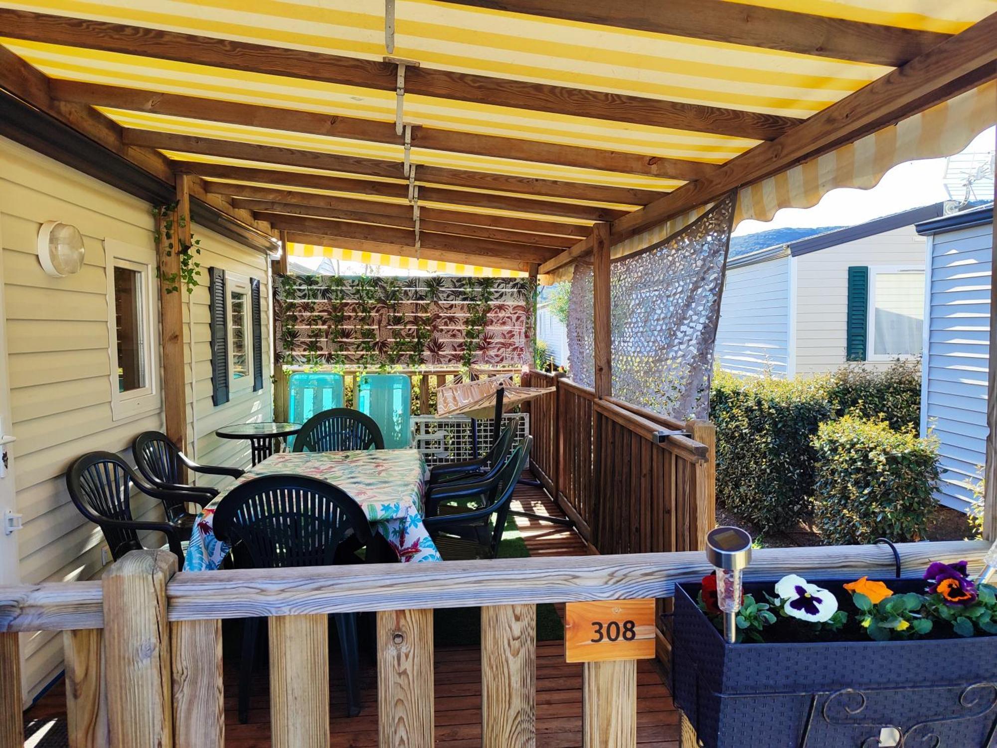 Mobilhome Au Camping Les Salins De La Gardiole Ex Camping Europe ヴィック・ラ・ガルディオル エクステリア 写真