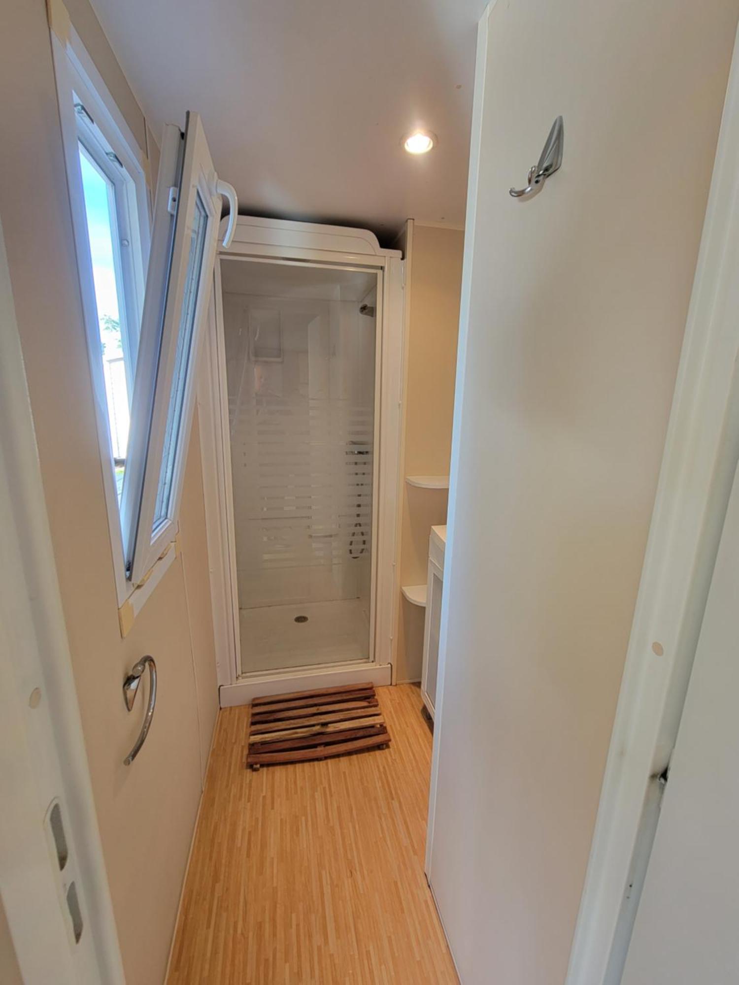 Mobilhome Au Camping Les Salins De La Gardiole Ex Camping Europe ヴィック・ラ・ガルディオル エクステリア 写真