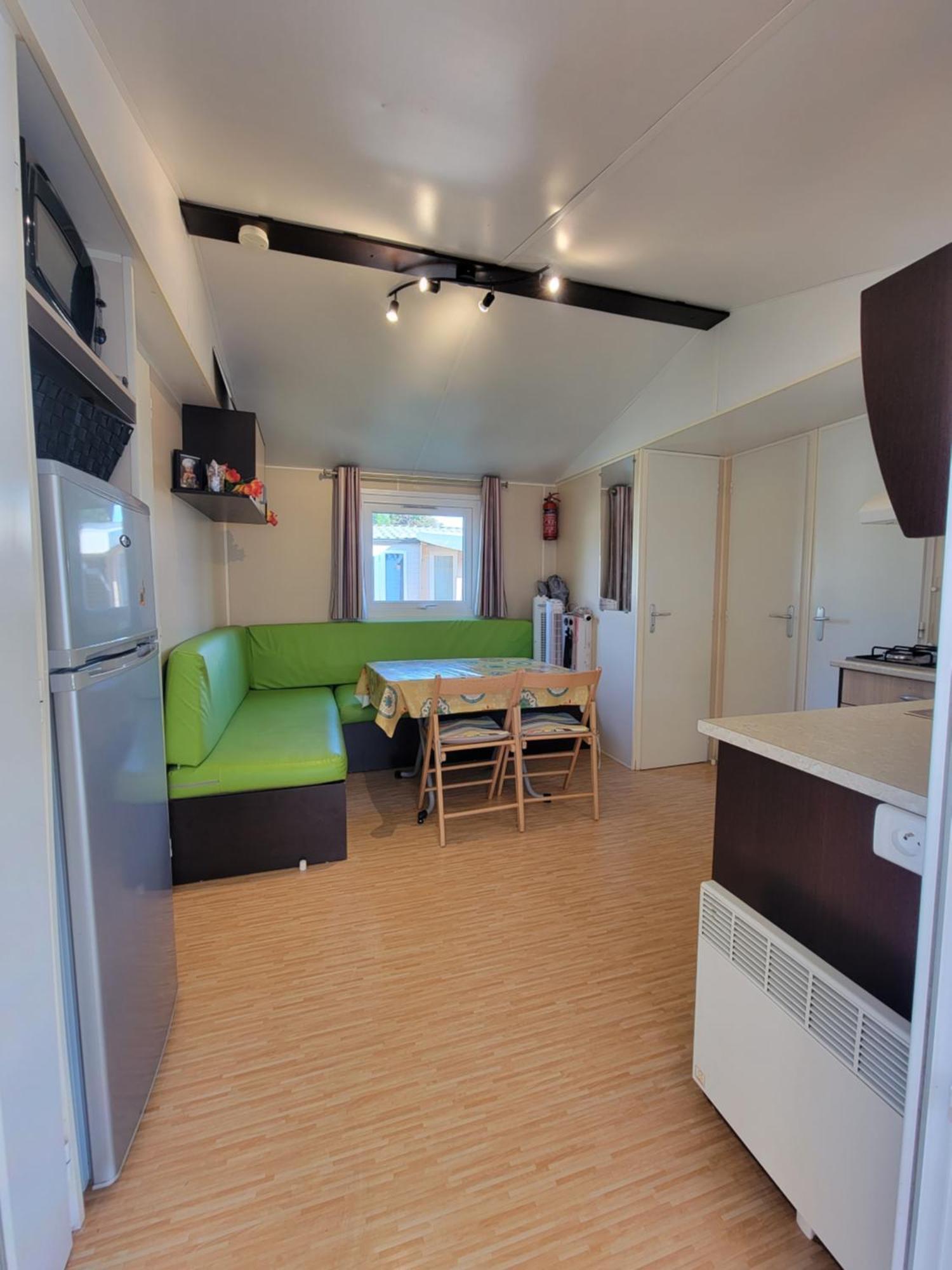 Mobilhome Au Camping Les Salins De La Gardiole Ex Camping Europe ヴィック・ラ・ガルディオル エクステリア 写真
