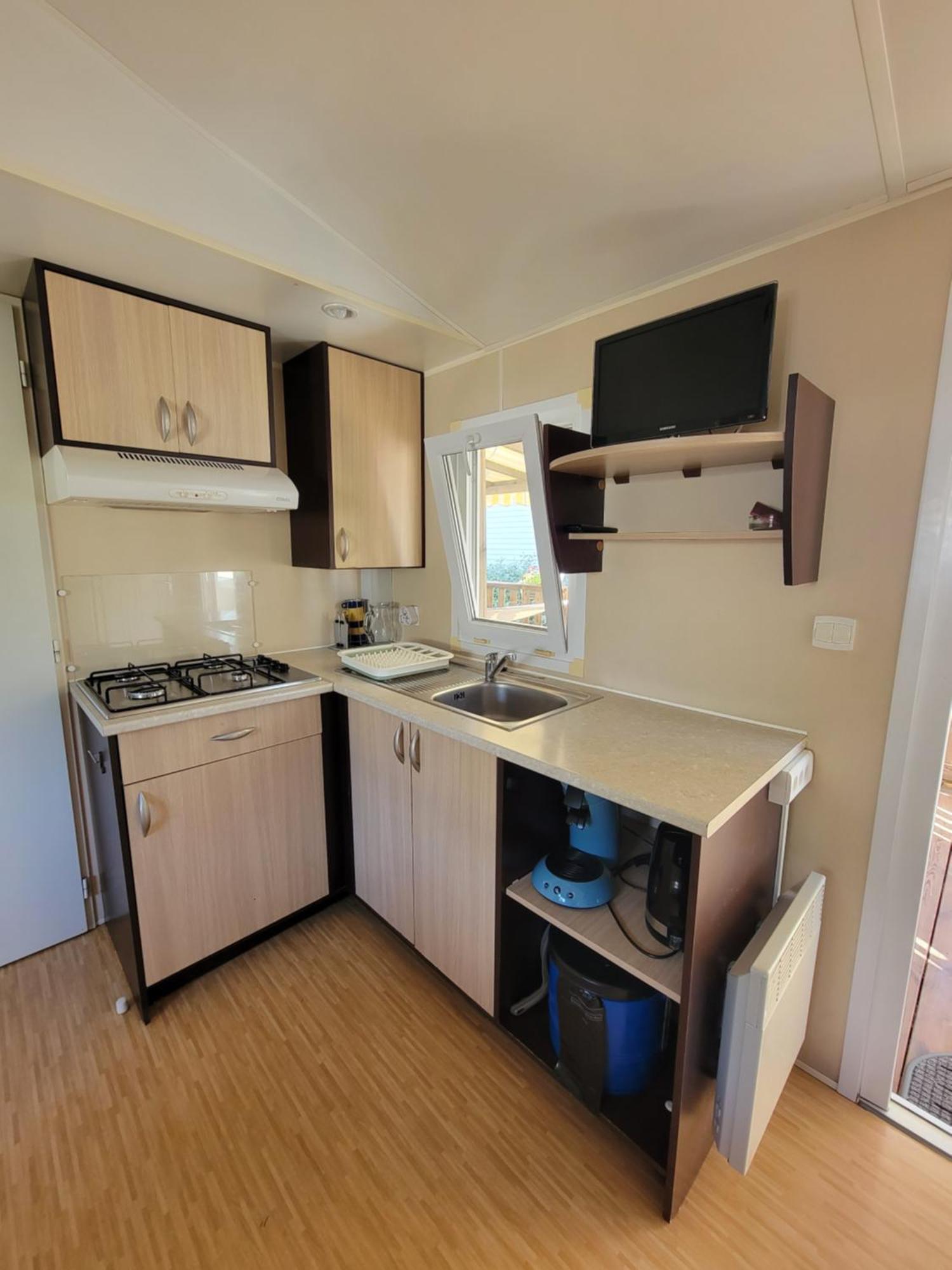 Mobilhome Au Camping Les Salins De La Gardiole Ex Camping Europe ヴィック・ラ・ガルディオル エクステリア 写真