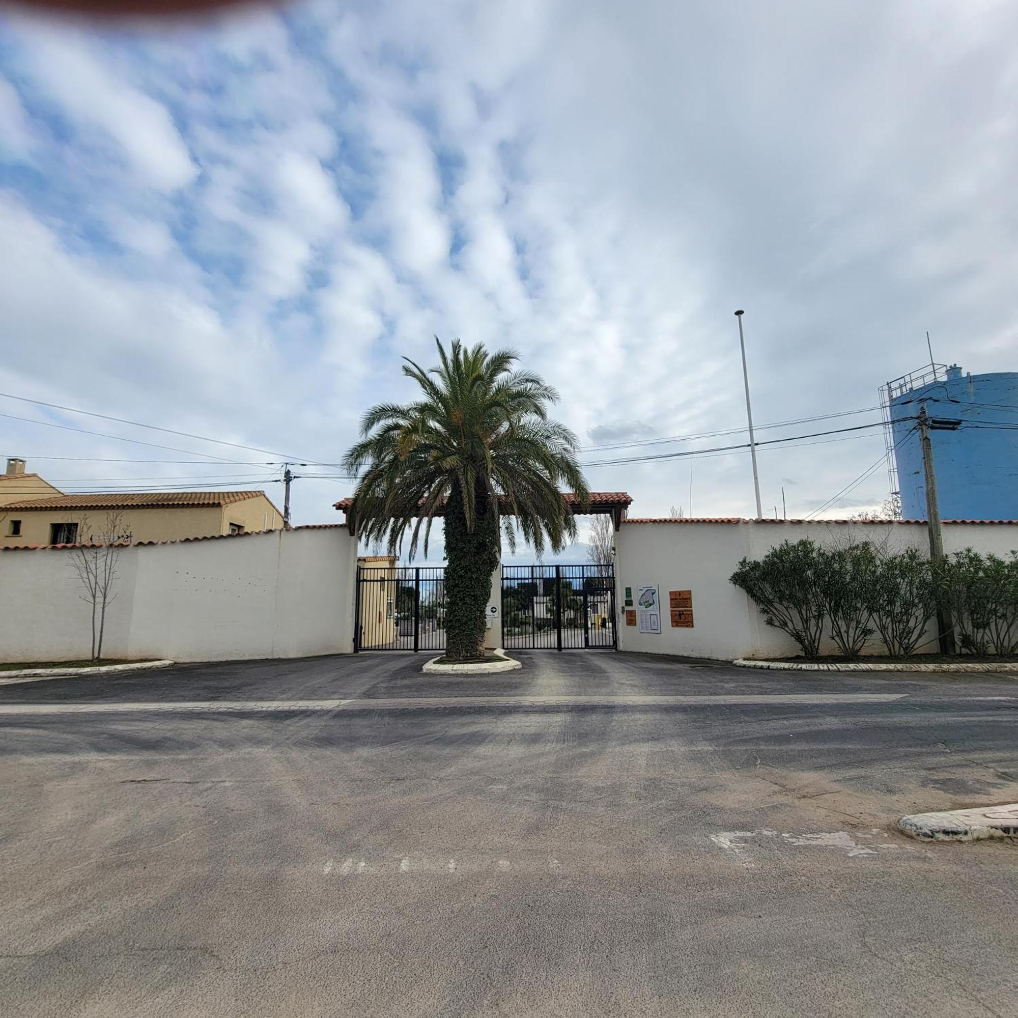 Mobilhome Au Camping Les Salins De La Gardiole Ex Camping Europe ヴィック・ラ・ガルディオル エクステリア 写真