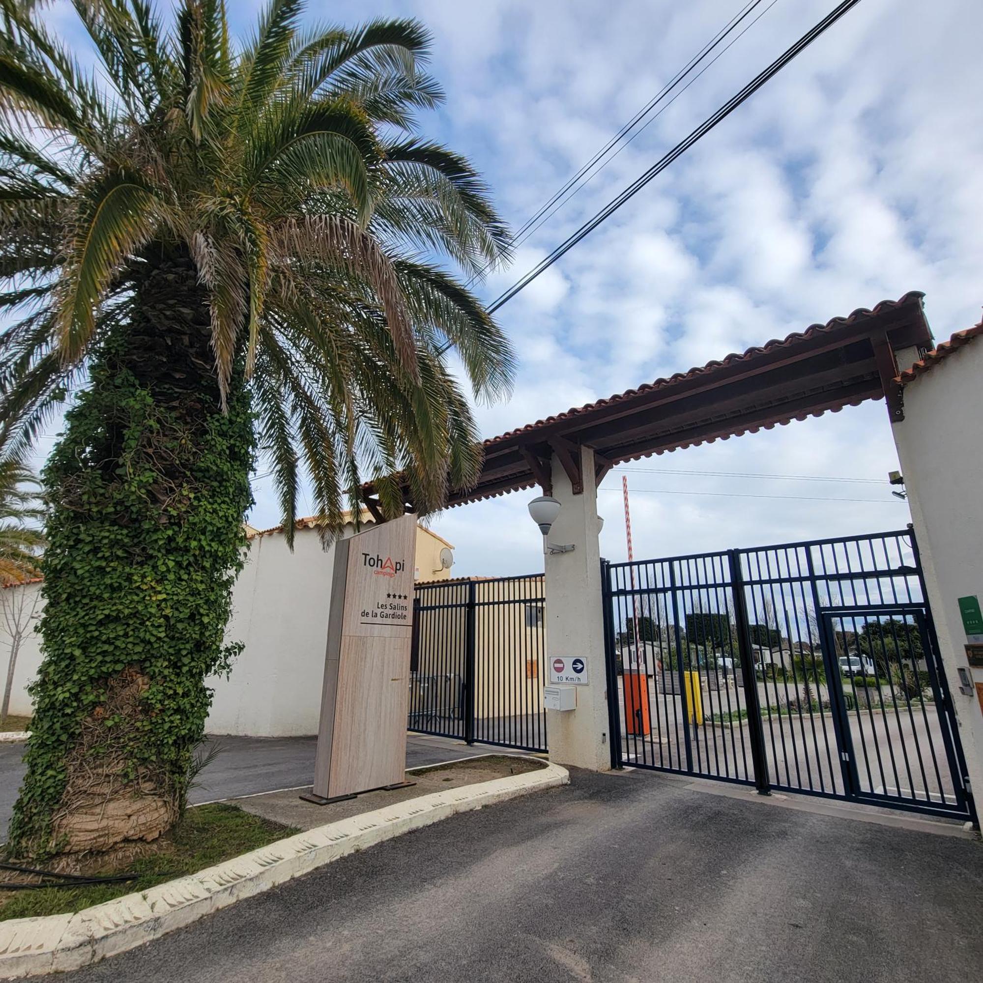 Mobilhome Au Camping Les Salins De La Gardiole Ex Camping Europe ヴィック・ラ・ガルディオル エクステリア 写真